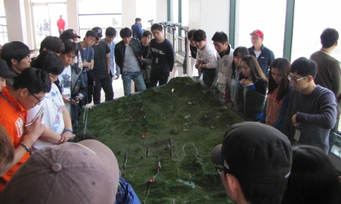 건국대 통일인문학연구단이 한반도 분단의 상징인 DMZ 일대를 답사함으로써 분단의 현실을 인식하고, 통일 방안을 모색해보기 위해 ‘제3회 통일인문학연구단과 함께 하는 통일답사-철원 