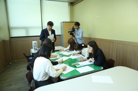 동명대가 성공적인 취업준비를 위한 수요정장day를 졸업예정자 16명 대상으로 8일 시행하고 있다.