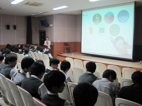 한국교육인재개발원 김미애 청소년전문강사는 8일 선유고등학교 전교생을 대상으로 생명존중(자살예방)교육을 실시하였다.