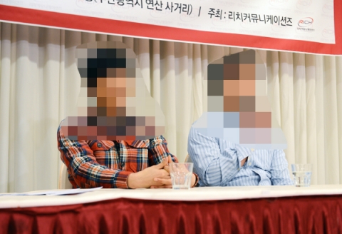 지난 11일 한 로또복권 전문업체가 주최한 저녁 부산 연산 사거리 다이아몬드호텔에서 진행된 ‘부산 로또 대박 사건 주인공을 만나다’에 모습을 드러낸 당첨자들