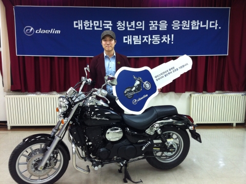 건국대 이정호 학생(26, 사학과 4)이 전 세계의 문화를 탐방하고 대한민국을 세계에 알리기 위해 ‘유라시아 횡단’ 도전에 나섰다. 4개월간 홀로 2만3000km를 국산 바이크로 