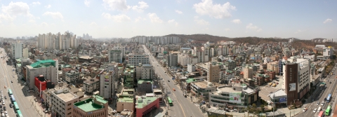 도시정비사업 바로알기 저자 중 한명인 박재필 아유경제 발행인의 사진(중앙대 사진학과 졸업, 다년간 사진기자로서 활동, 2006 KBS 디지털콘텐츠 사진부분 최우수상, 진중창작 장려상 군사령관 표창 등을 수상)