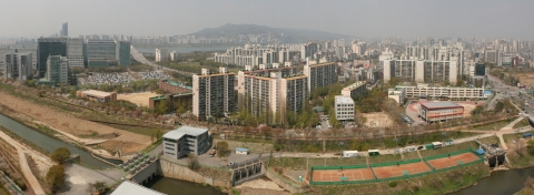 도시정비사업 바로알기 저자 중 한 명인 박재필 아유경제 발행인의 사진(중앙대 사진학과 졸업, 2006 KBS 디지털콘텐츠 사진부분 최우수상, 진중창작 장려상 군사령관 표창 등을 수