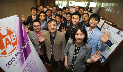 현대차그룹은 16일 남양연구소에서 R&D 연구원들의 참신한 아이디어를 공유하고 창의적인 연구개발 활동을 격려하기 위해 사내 발명 아이디어 경진대회인 2013 인벤시아드(Invensiad)를 개최한다고 밝혔다.