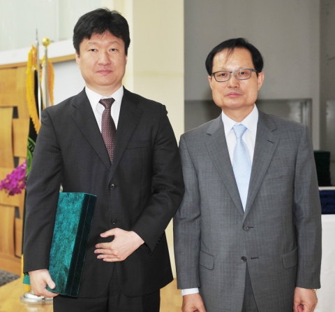 건국대학교 학원 창립 82주년을 축하하는 기념식이 15일 오전 11시 새천년관 우곡국제회의장에서 교수와 학생, 동문, 직원 등 300여명이 참석한 가운데 열렸다.