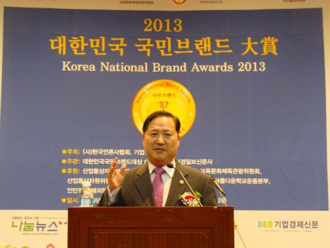 이창호스피치는 2013대한민국 국민브랜드대상 대회장상을 수상했다. 사진은 국회헌정기념관에서 이창호스피치 대표가 수상소감을 전하고 있는 모습.