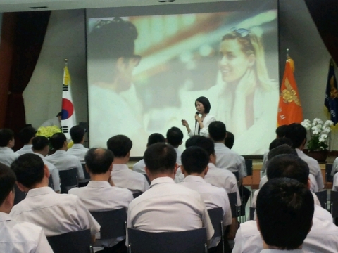 무료특강교육본부 수도권 강사지부장 조유진 강사는 지난 16일 성북소방서에 외래강사로 초청되어 성희롱 예방교육 특강을 진행하였다.