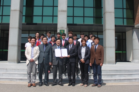 호원대 응급구조학과 학생들이 계속적으로 후배를 위해 장학금을 모금하여 전하겠다고 약정서를 제출했다.