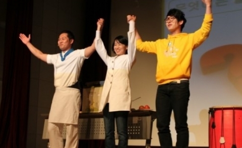 호비쇼의 튼튼아저씨와 우아성 한의원의 정은아 원장이 5월 27일 오전 11시부터 강남구 역삼1동 문화센터 대강당에서 제2회 우리아이 성조숙증 이야기 초청 세미나를 연다. 사진은 제