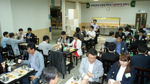 동명대 LINC사업단의 지원으로 5월 28일 건축공학과 더블멘토링 위촉식을 가졌다.