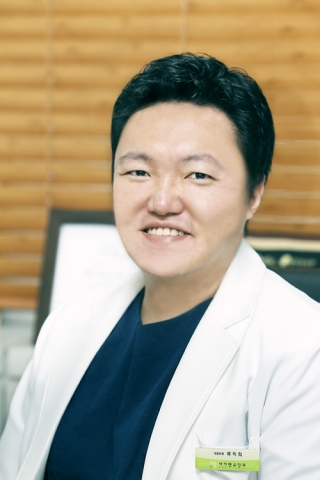 류익희 아이앤유안과의원 대표원장이 최근 세계적인 안내렌즈회사인 OPHTEC社로 부터 알티플렉스 월드 클래스 파이오니어(Artiflex World Class Pioneer)로 선정되었다.