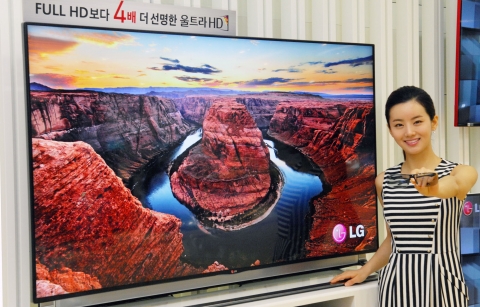 LG전자가 3일부터 내달 15일까지 국내 시장에서 65형(모델명: 65LA9700), 55형(모델명: 55LA9700) 울트라HD TV를 예약판매한다. 모델이 LG전자 65형 울트