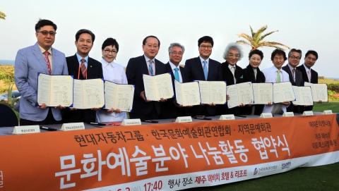 (좌측부터)김제문화예술회관 강기수 관장, 부산시민회관 김진호 문화사업팀장, 동숭아트센터 김옥랑 관장, 한국소리문화의전당 이인권 대표, 한국문화예술회관연합회 박희정 상임부회장, 현대