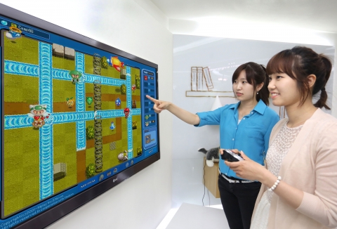 LG유플러스는 넥슨과 제휴를 맺고, Full HD 클라우드 게임 서비스 C-games를 통해 넥슨의 인기게임 크레이지 아케이드 비엔비를 제공키로 했다고 5일 밝혔다.