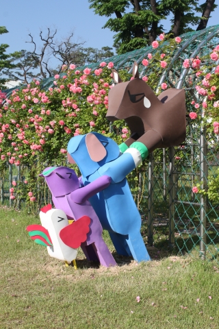 5일부터 삼성전자가 수원 디지털 시티 곳곳에 서울시립대 4학년 학생들의 참신한 상상력과 기발한 아이디어를 담은 작품 36점을 전시한다.