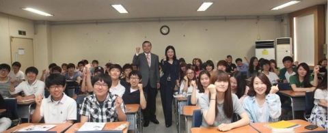 건국대 수의과대학은 지난 6월 7일 국회 보건복지위원회 위원인 새누리당 문정림 의원을 초청, 수의대생이 알면 유익한 국회의 활동을 주제로 특강을 개최했다.