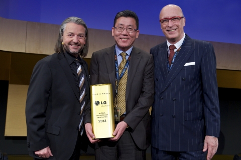 플러스 엑스 어워드 (Plus X Award) 시상식에서 LG전자의 84형 울트라HD TV, 21:9 모니터, 블루레이플레이어, 옵티머스G 등 4개 제품이 2013년 최고 제품상을