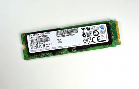 삼성전자가 업계 최초로 양산한 차세대 울트라 노트북용 초고속 PCI Express SSD 제품