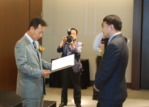 SG&G(코스닥, 040610)의 이의범 회장이 대통령 표창을 받았다.