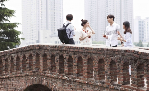 건국대 예술디자인대학 예술학부에 재학 중인 인기 그룹 동방신기 멤버 최강창민(영화전공 09학번)이 모교인 건국대의 홍보영상에 출연한다