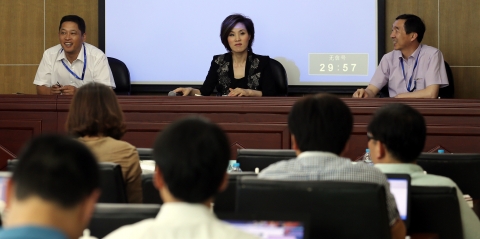중국 북경에 있는 옴니텔 차이나 사옥에서 좌측부터 옴니텔 차이나 고정봉 부사장, 자오즈민 대표이사 사장, 이주엽 부사장이 옴니텔 차이나에 대한 소개와 함께 중국시장에서의 사업전략을