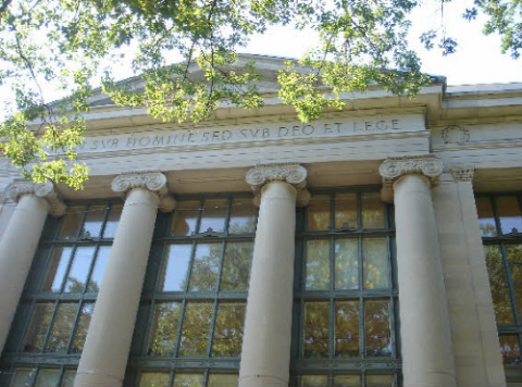 예스유학은 다년간 경험을 바탕으로 최적의 미국대학 입학 정보를 제공하고 있다. 사진은 미국 하버드 대학교 법대 건물.
