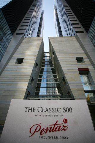 건국대학교 학교법인이 운영하는 도심형 시니어타워인 더 클래식 500은 최근 총 380세대에 대한 입주 계약이 완료돼 입주회원 유치 100%를 달성했다고 10일 밝혔다.