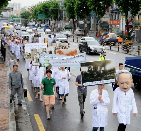 한국-캐나다 수교 50주년을 맞아 양국 간의 우정과 친선을 기리는 수교 50주년 기념대회가 지난 8일 낮 12시부터 세종문화회관 세종홀과 광화문 광장 일대에서 성대하게 펼쳐졌다.