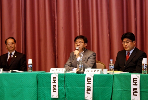 한국청소년단체협의회가 지난 2012년 10.31일 국제청소년센터에서 개최한 제18대 대선을 위한 주요정당/무소속초청 청소년정책 연구세미나 현장이다.