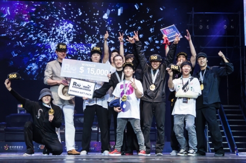R16 KOREA 2013 세계 비보이 마스터즈 대회가 7월 14일 비보이 크루 퍼포먼스 및 비보이 크루 배틀을 마지막으로 막을 내렸다.