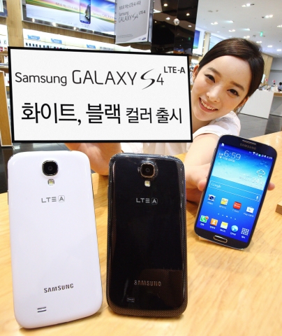 갤럭시 S4 LTE-A 블랙
미스트와 화이트 프로스트를 선보이는 모습