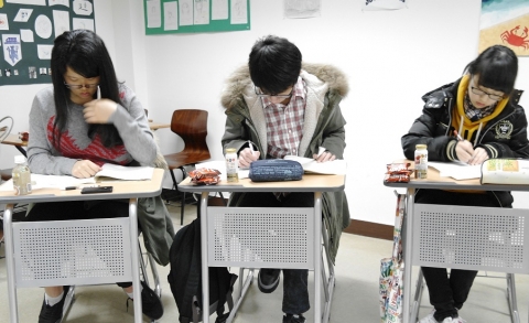 한국인문사회연구원은 이번 여름방학에 서울대 등 주요 명문대 유형에 맞춘 자기소개서 캠프를 개설한다.
