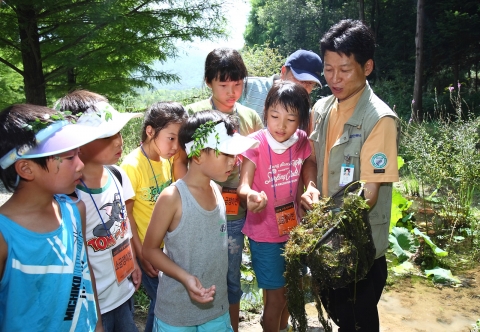 한택식물원은 2013년 여름방학을 맞아 7월 25일부터 8월 25일까지 어린이 및 가족을 대상으로 제9회 한택식물원 여름생태교실을 연다.