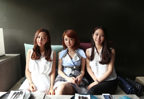 왼쪽부터 이정현 이사, 신소이 이사, 변영은 대표