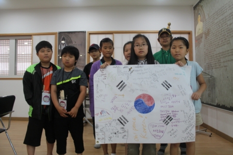 조별 모둠활동을 통한 태극기 만들기 교육