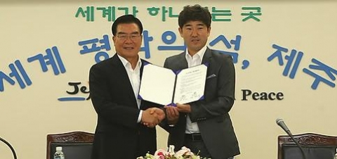 단행본 출판사 다산북스는 독서문화 향상을 위해 제주도에 3억 원 상당의 책 3만여권을 기증하는 협약식을 체결했다고 밝혔다.