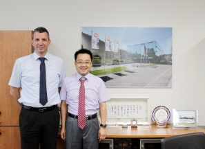 테스토 아시아 담당자 우도 후그와 이명식 한국 지사장