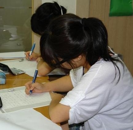 신우성논술학원에서는 매주 주말과 추석 연휴에 수시 대비 자연계 수리논술과 과학논술을 강의한다.