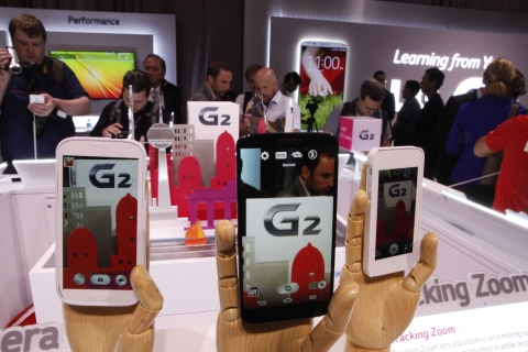 LG전자는 뉴욕에서 LG G2 Day 행사를 열고 차기 전략 스마트폰LG G2를 공개했다.