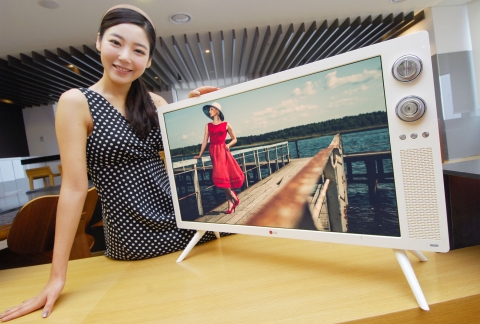 LG전자 70~80년대 브라운관 TV 디자인을 현대적으로 재해석한 복고풍 디자인의 클래식 TV(모델명32LN630R)를 출시했다.