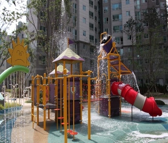 신봉센트레빌에 어린이 물놀이터가 설치된다.