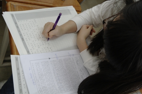 신우성논술학원에서는 8월과 9월에 주말 논술특강을 운영하고 9월 14일부터 22일까지 9일 연속으로 추석연휴 논술캠프를 진행한다. 시험 직전에는 저녁 6~10시에 날마다 파이널 특강을 개설할 예정이다.