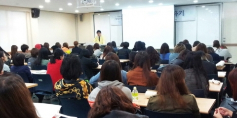 한국직업연구진흥원이 명품패션컨설턴트 양성 및 취업 프로그램을 개강한다.