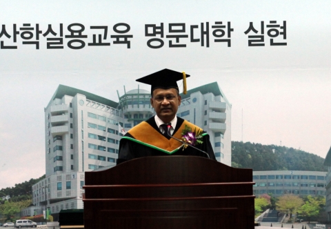 동명대가 주한인도대사대사에게 명예박사 학위를 수여했다.