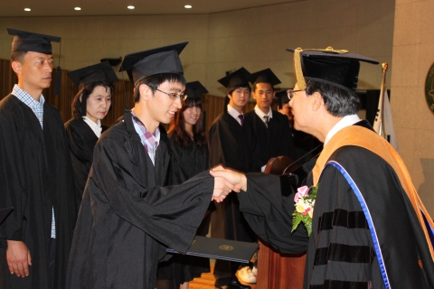 호원대학교가 2012학년도 후기 학위수여식을 실시했다.