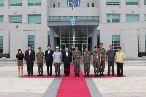 군산대학교 채정룡 총장이 육군학생군사학교를 방문, 하계병영훈련 중인 군산대 ROTC 후보생 90여명을 격려했다.