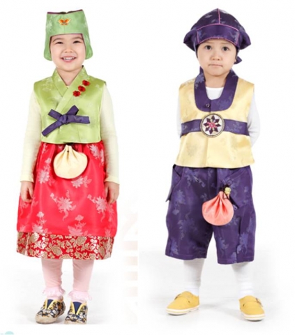 아이스타일24는 추석 3주 전부터 전년 동기 대비 유·아동 한복 매출을 분석한 결과 295% 상승했다고 30일 밝혔다.