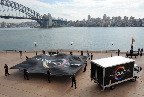 29일(현지시간) 호주 시드니 오페라하우스에서 삼성전자가 커브드 OLED TV 런칭행사를 갖고 한국, 미국, 유럽에 이어 호주에 커브드 OLED TV를 본격 출시한다.