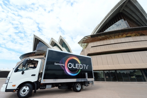 29일(현지시간) 호주 시드니 오페라하우스에서 삼성전자가 커브드 OLED TV 런칭행사를 갖고 한국, 미국, 유럽에 이어 호주에 커브드 OLED TV를 본격 출시한다.