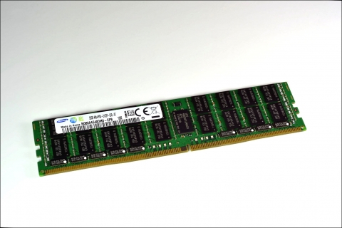 삼성전자 20나노급 DDR4 모듈 제품 사진